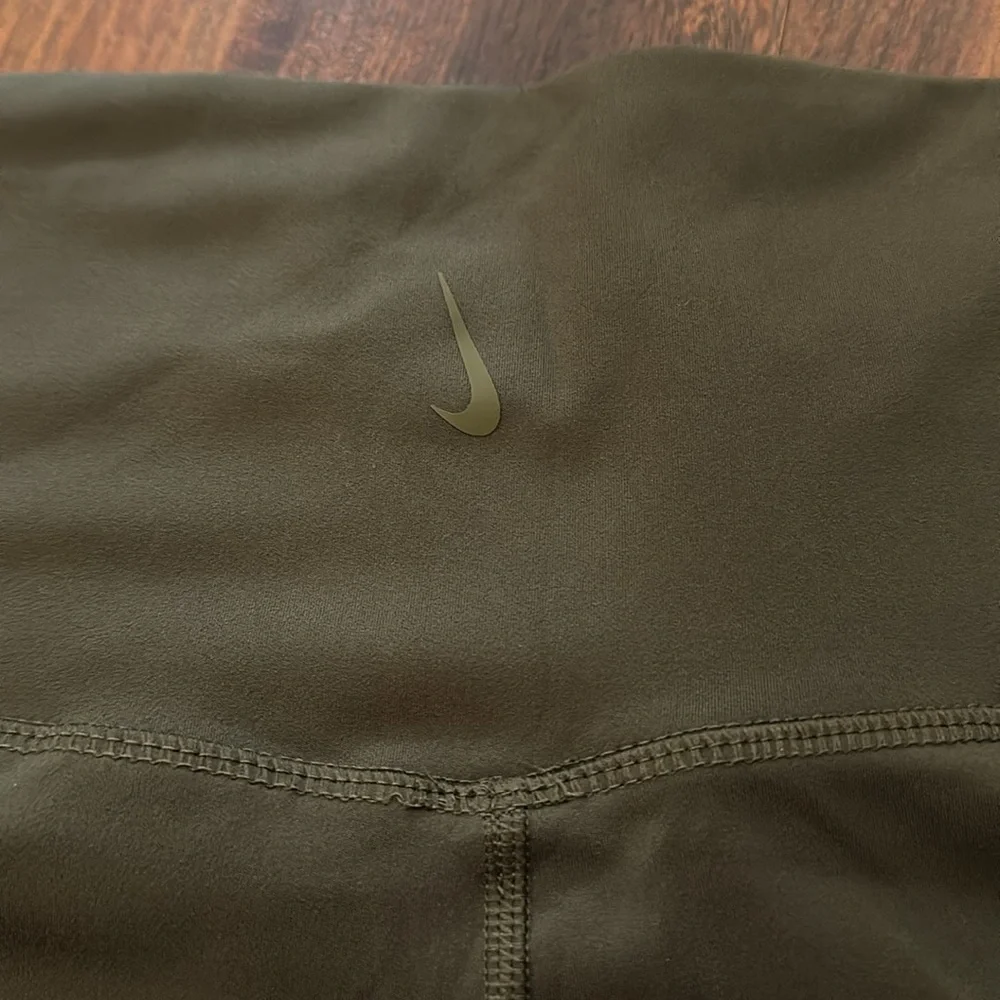 Nike Army Green Crossbody Mid Rise Waist Leggings Size Lg Workout, Activewear - Picture 5 of 11